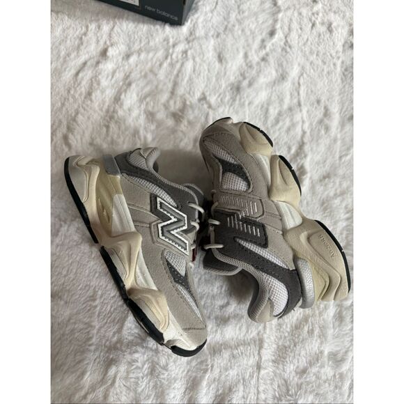 New Balance 9060 Toddler Size 7C - Picture 1 of 4